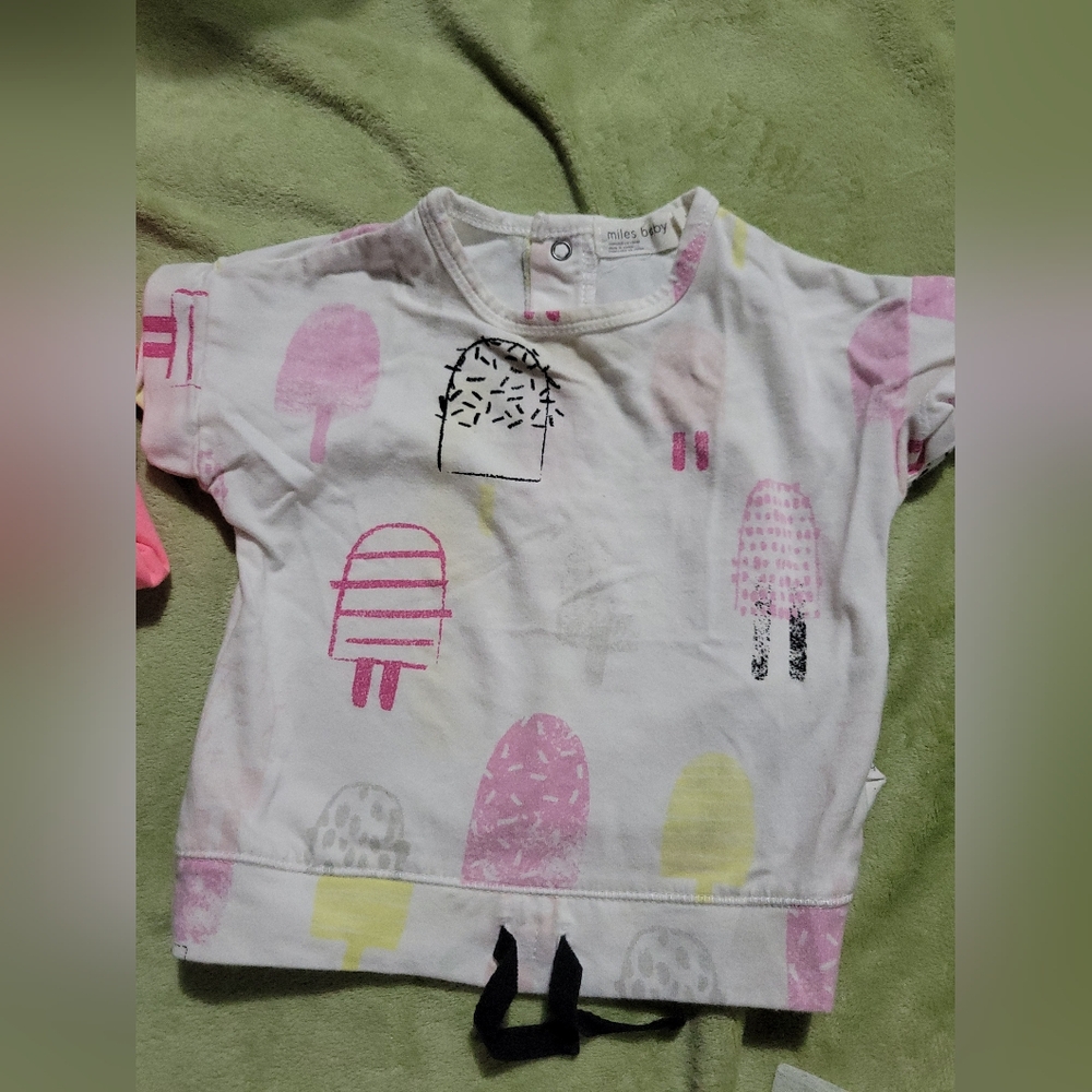 Little girls tee shirt | size 6-9M | gently worn